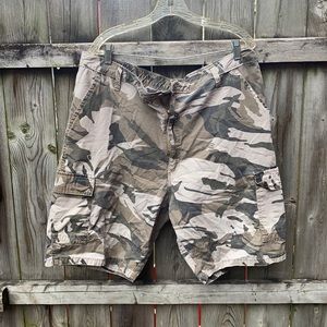 Camouflage shorts sz. 39